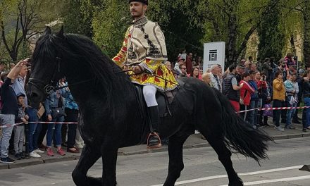 TRADITIILE JUNILOR DIN SCHEII BRASOVULUI- „Ziua de călări” sau Parada Junilor